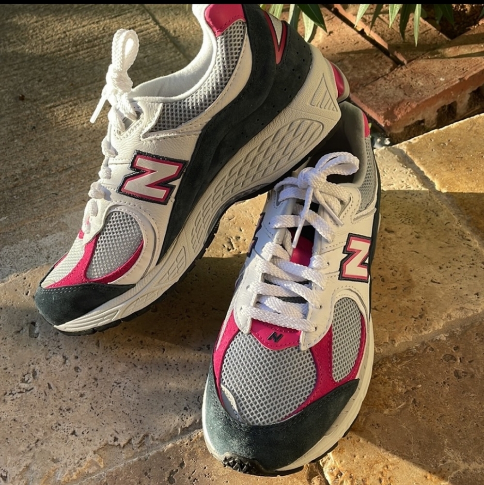 New Balance 2002r